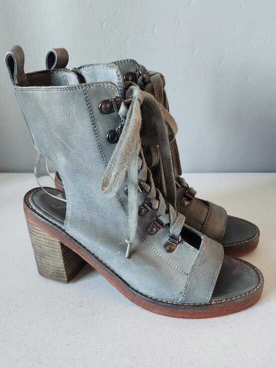 Free People Cut-Out Bootie "NEW" - Picture 4 of 16